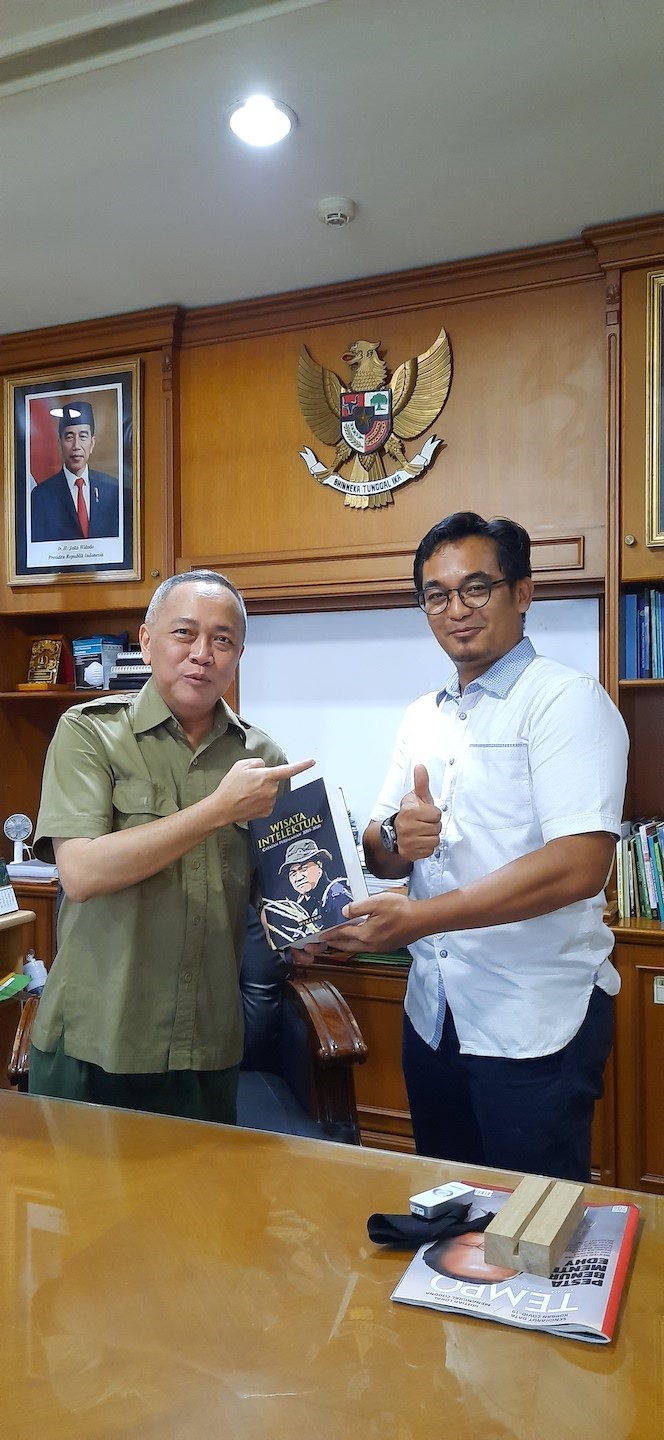 Iding Haidir meeting Director General of Natural Resources and Ecosystem Conservation